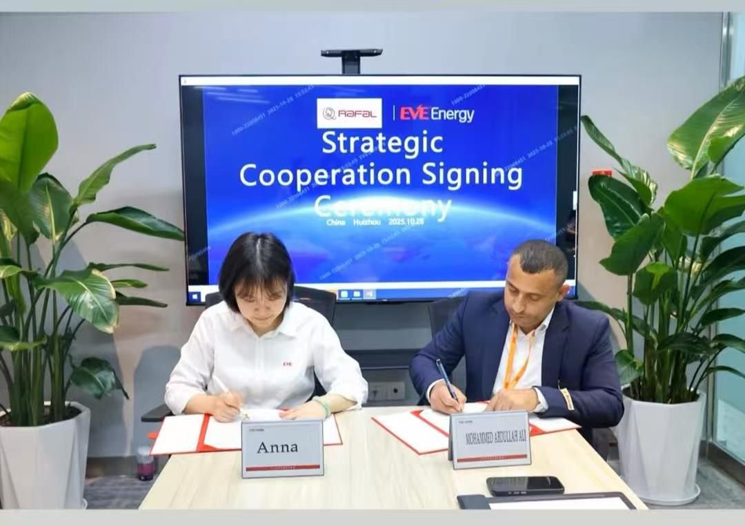 Strategic cooperation signing ceremony between Rafal Solar and EVE Energy Solutions